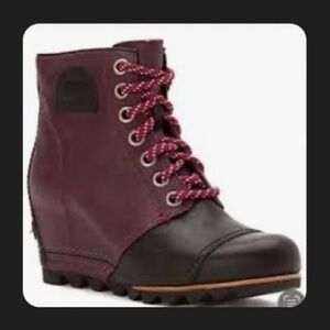 SOREL BOOTS JOAN OF ARTIC WEDGE LACE UP PURPLE BLACK 8.5